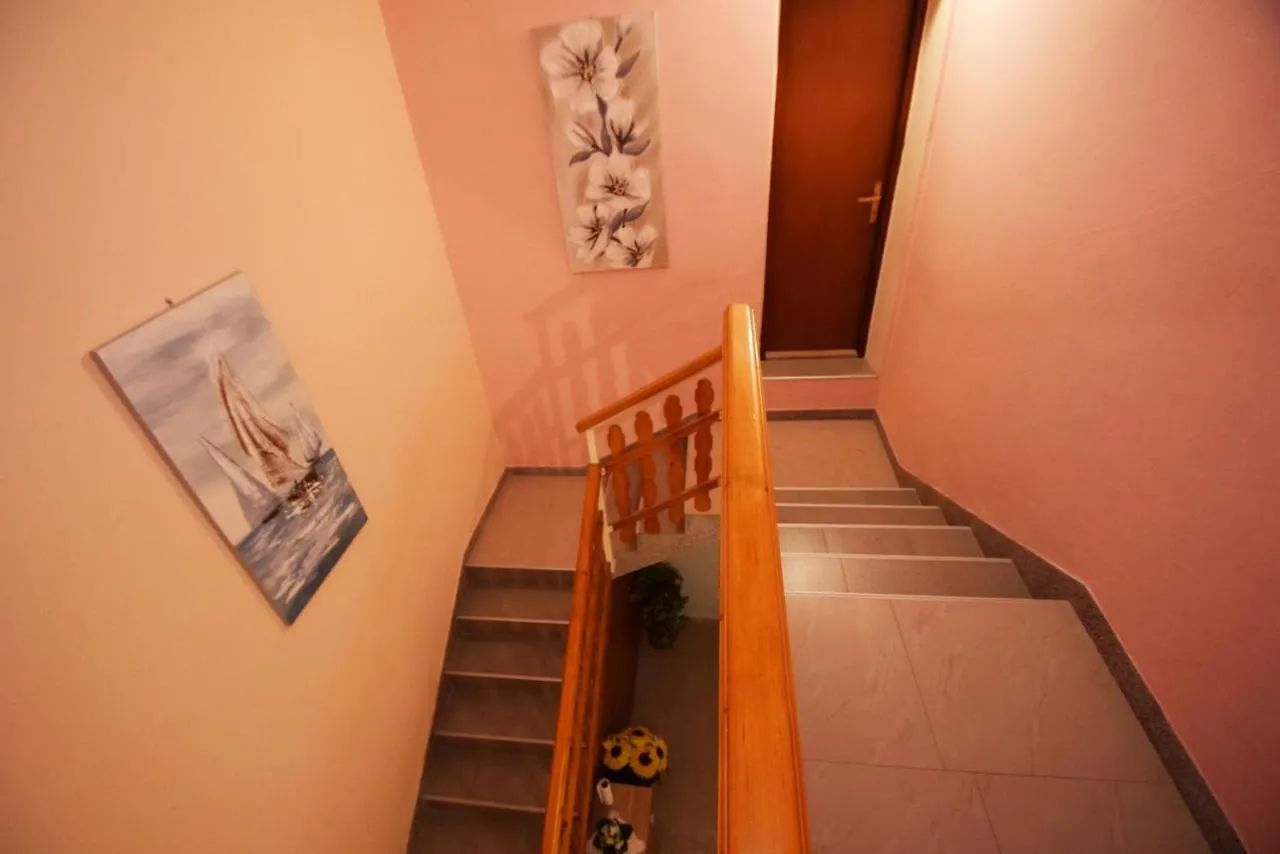 Apartments Mira Starigrad Paklenica 3*,
