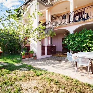 https://apartments-dara.in-istria.net