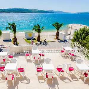 https://apartments-balote.hotels-in-trogir.com