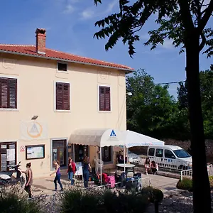 https://youth-hostel-pula.in-istria.net