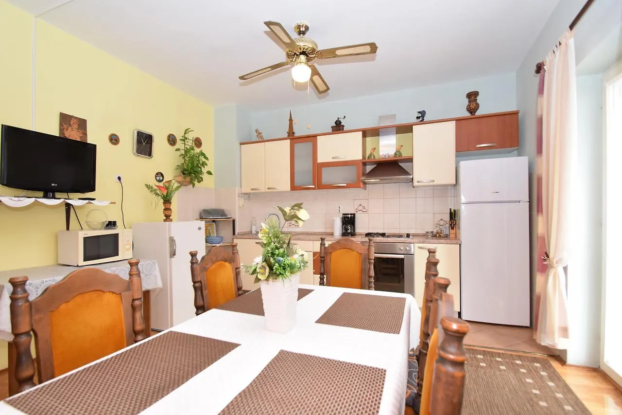 Apartments Mira Starigrad Paklenica
