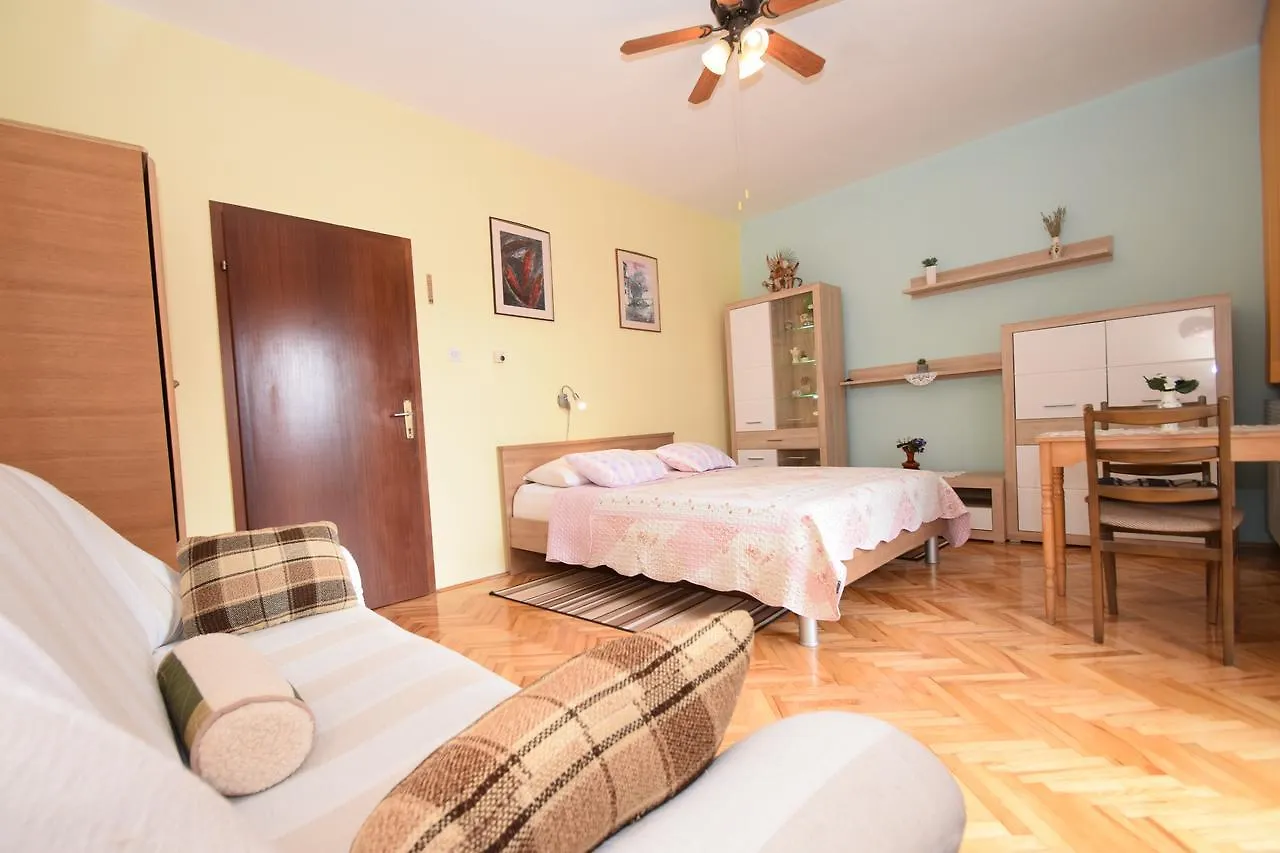 Apartments Mira Starigrad Paklenica Croatia