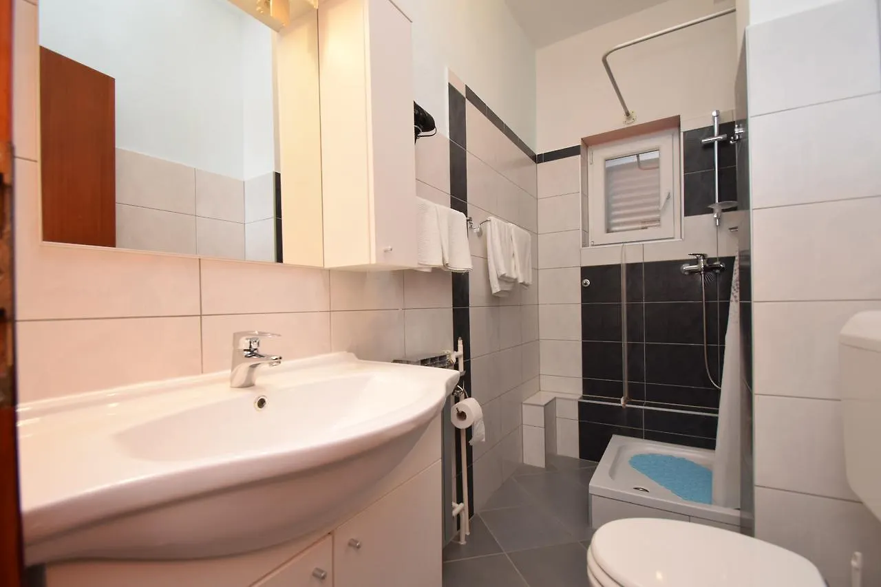 Guest house Apartments Mira Starigrad Paklenica