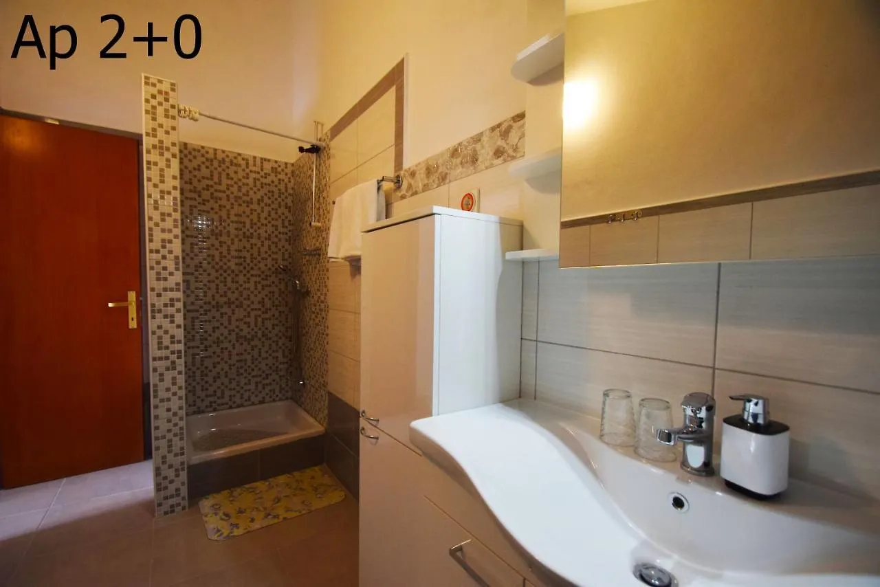 Apartments Mira Starigrad Paklenica