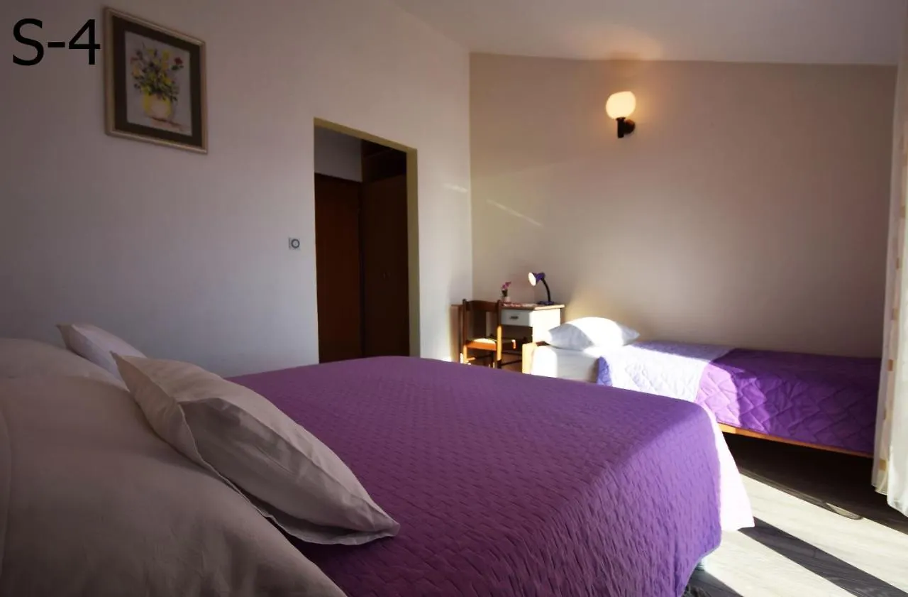 Apartments Mira Starigrad Paklenica Guest house
